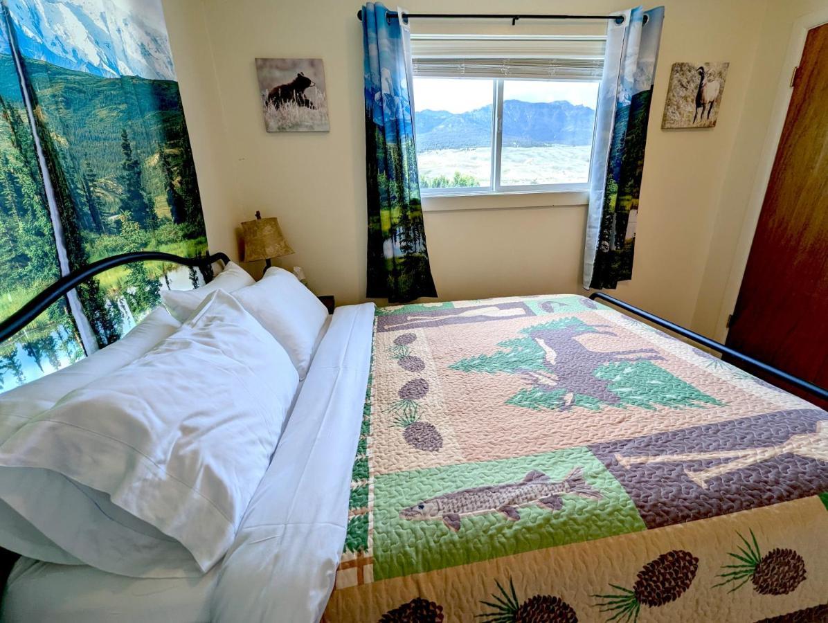 Yellowstone Treasure Guesthouses On The River Gardiner Exterior foto