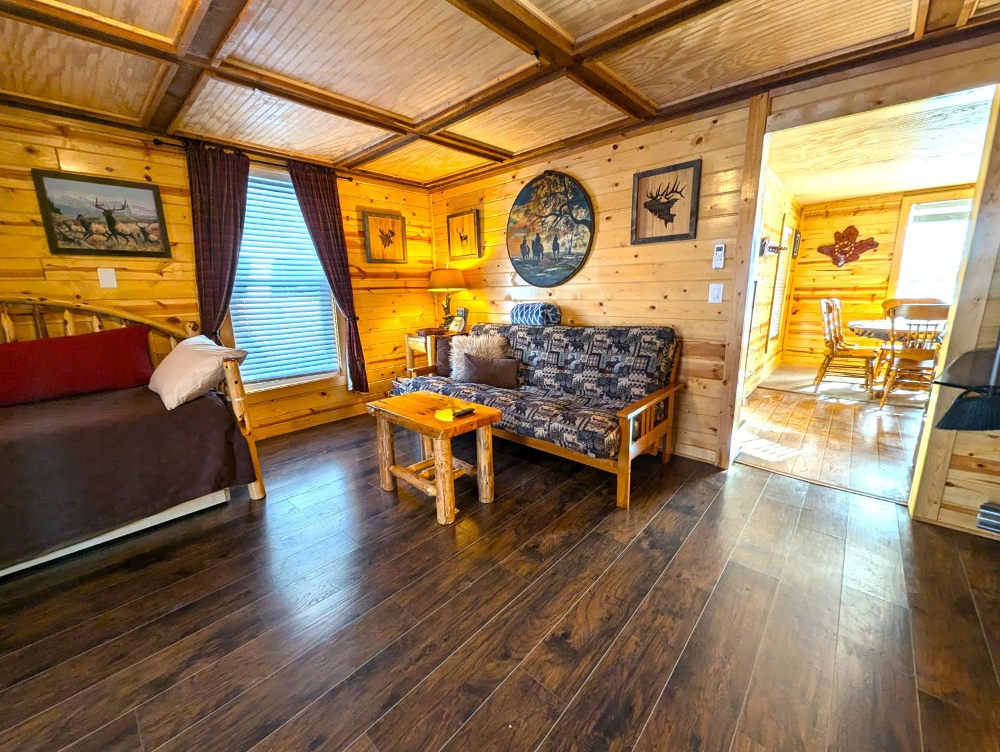 Yellowstone Treasure Guesthouses On The River Gardiner Exterior foto